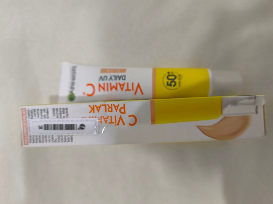 Garnier C Vitamini Parlak Güneş Koruyucu SPF 50+ - Görsel 3