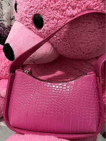 Pembe çanta