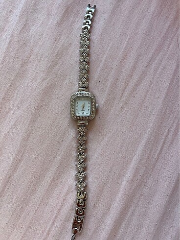 quartz marka saat