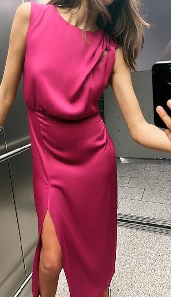 Zara saten yırtmaçlı elbise
