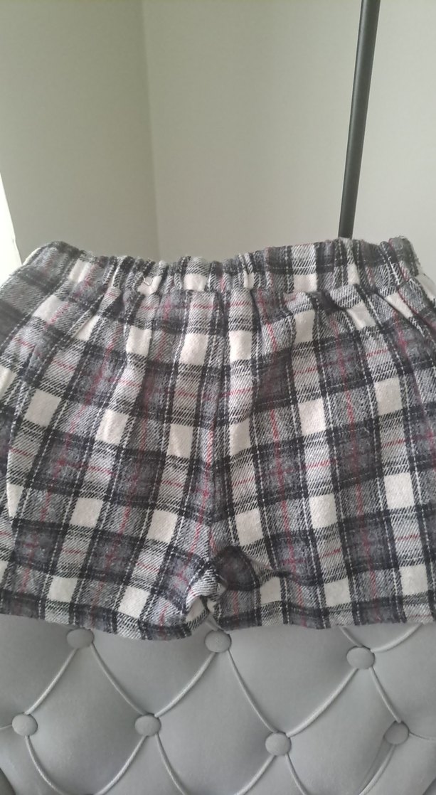 Düğmeli Ekose Desenli Gri Kız Şortu - Görsel 3