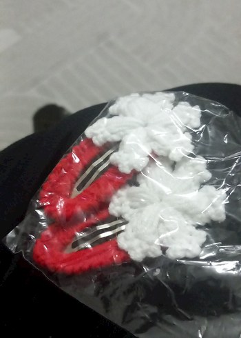 Beyaz Nakışlı Örgü Çocuk Toka - Görsel 3