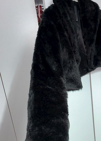 Zara Siyah Kısa Kürk Detaylı Kadın Mont