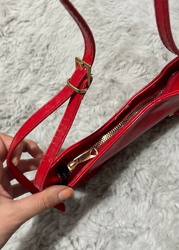 Kırmızı Parlak Deri Tokalı Kadın Çanta - Görsel 3