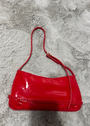 Kırmızı Parlak Deri Tokalı Kadın Çanta - Görsel 2