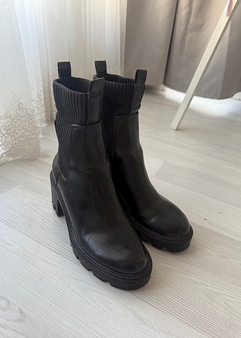 Siyah Deri Kadın Topuklu Bot
