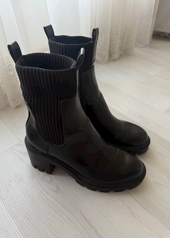 37 Beden Siyah Deri Kadın Topuklu Bot