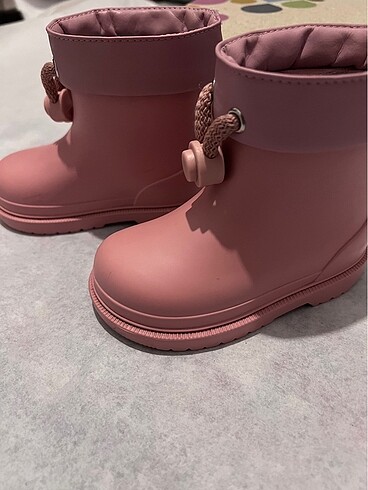 Igor İgor Pembe Bot