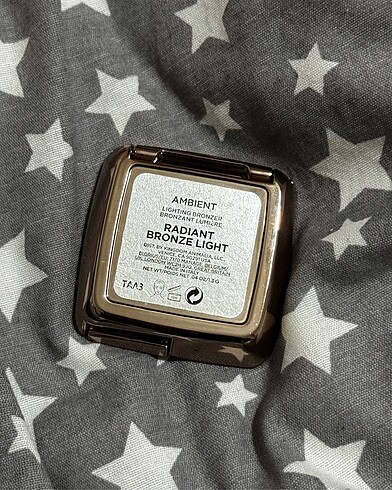 Beden Hourglass lighting bronzer