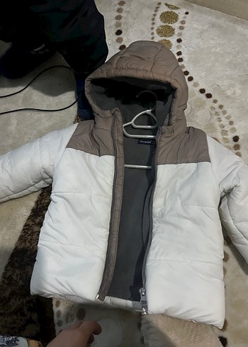 Kapüşonlu Erkek Çocuk Beyaz Mont - Görsel 2