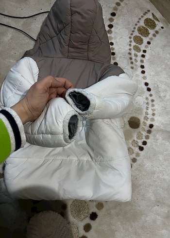 Kapüşonlu Erkek Çocuk Beyaz Mont - Görsel 3