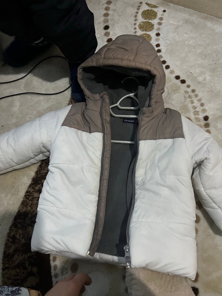 Kapüşonlu Erkek Çocuk Beyaz Mont - Görsel 2