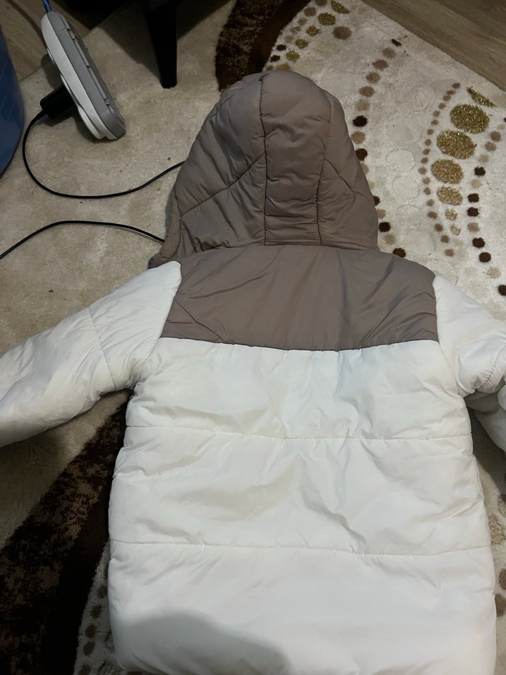 Kapüşonlu Erkek Çocuk Beyaz Mont - Görsel 4