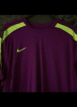 NIKE TISORT