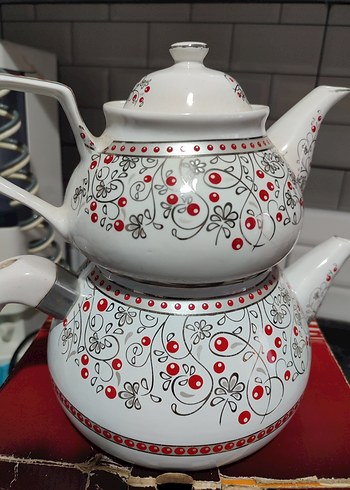 2M Kablo Beyaz Çiçek Desenli Renkli Demlik