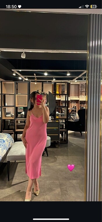 Pembe elbise