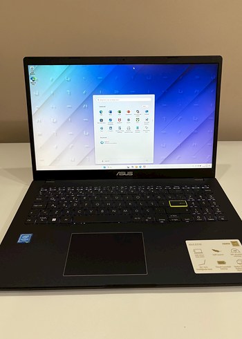 Siyah ASUS Dizüstü Bilgisayar