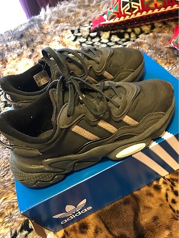 35 numara Adidas spor ayakkabı
