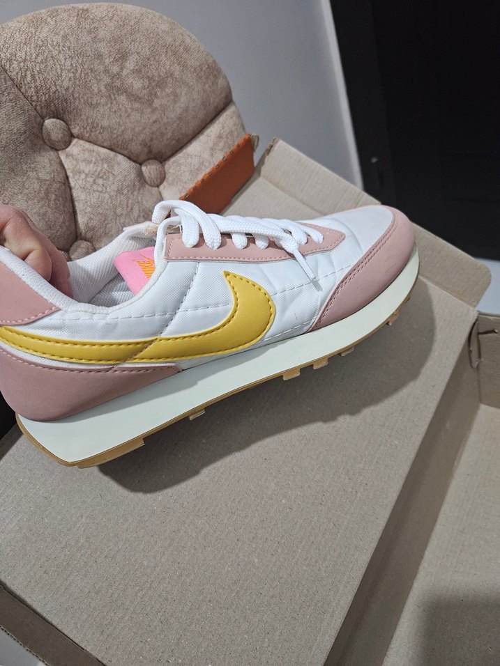 Pembe Nike Spor Stiletto Topuklu Sneaker - Görsel 4