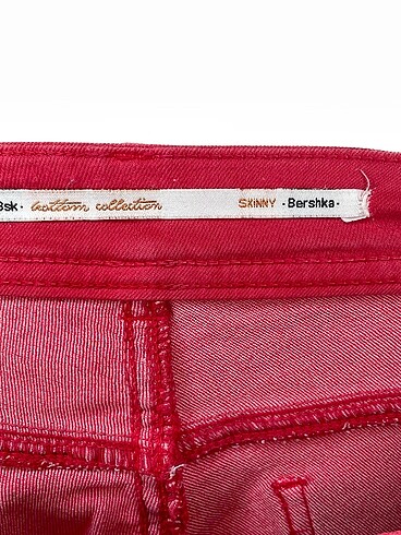 36 Beden çeşitli Renk Bershka Jean / Kot %70 İndirimli.