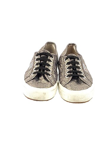 38 Beden Superga Spor Ayakkabı %70 İndirimli.