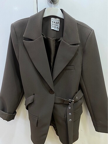 Kemer detaylı blazer ceket