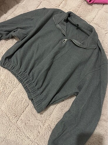 Beli sıkmalı crop bluz