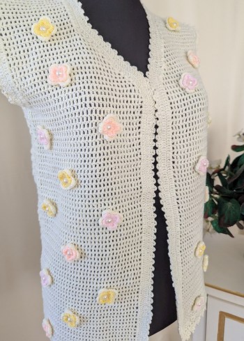 Nakışlı Beyaz Örgü Kolsuz Mini Yelek - Görsel 3