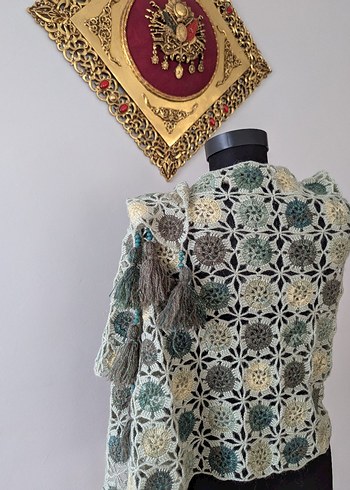 Bohem Tarz Gri-Haki Örgü Kadın Şal - Görsel 3