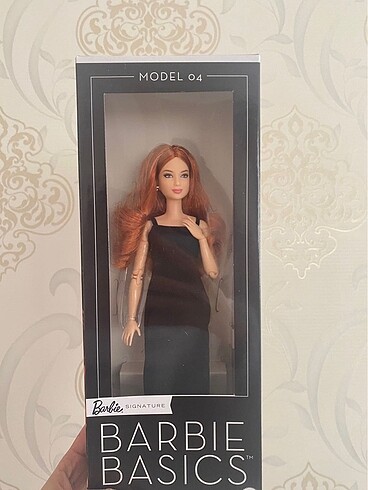 Barbie Basics İkonik Bebekler