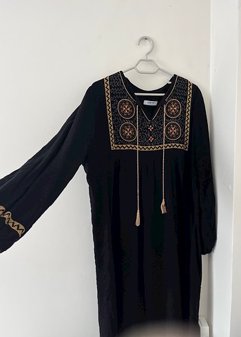 Püsküllü Nakışlı Siyah Uzun Bohem Elbise