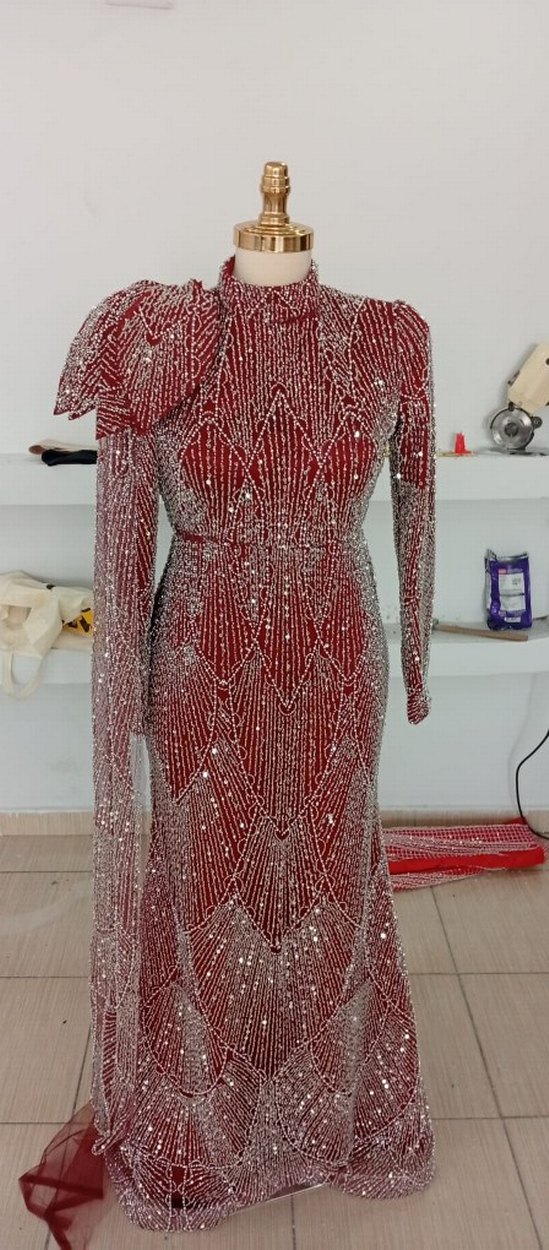 Bordo Uzun Kollu Yüksek Yakalı Drapeli Abiye - Görsel 2