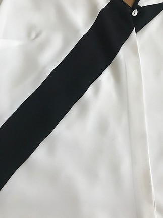 Versace 19.69 Ekru-siyah renkli gizli dugme detayli şık gömlek
