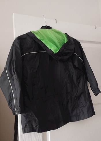 Erkek Çocuk Siyah Yağmurluk Kapüşonlu - Görsel 2