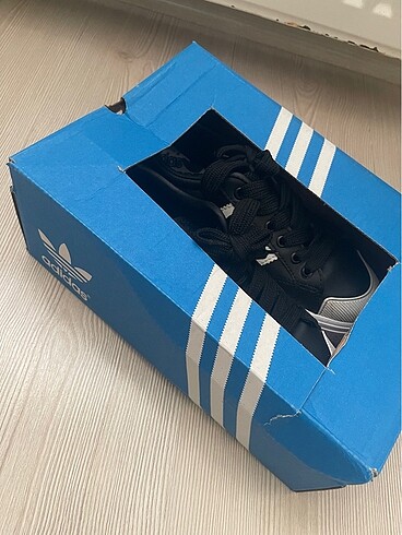 37 Beden siyah Renk Adidas spor ayakkabı