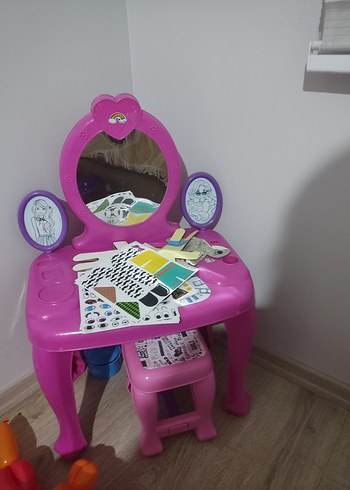 Pembe Barbie Çocuk Oyun Masası ve Taburesi - Görsel 6
