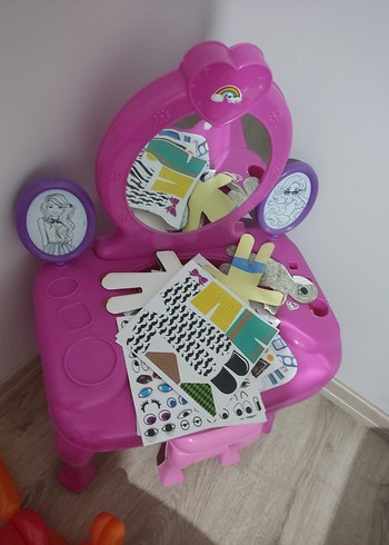 Pembe Barbie Çocuk Oyun Masası ve Taburesi - Görsel 3