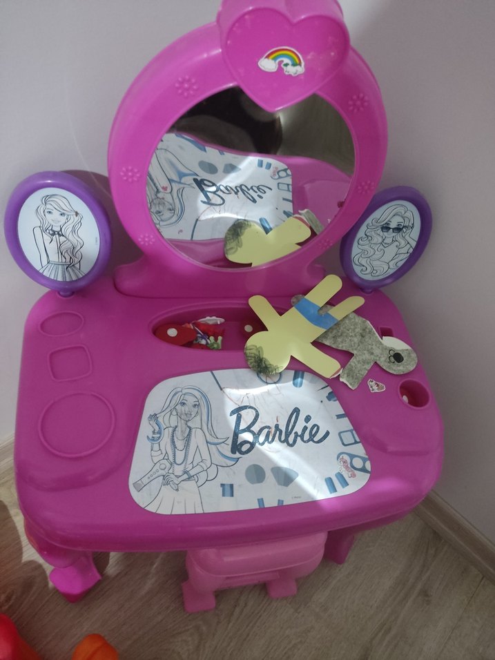 Pembe Barbie Çocuk Oyun Masası ve Taburesi - Görsel 4