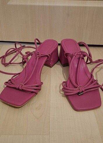 Pembe topuklu 