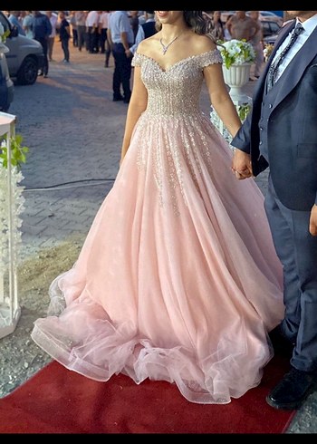 Nişan elbisesi