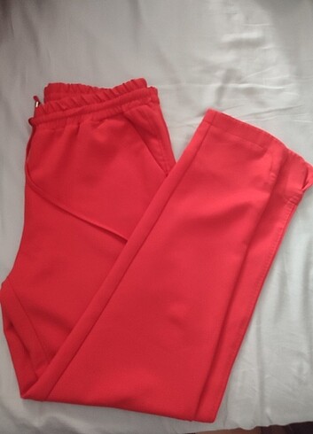 Kırmızı pantolon 