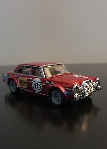 Hot Wheels Premium Mercedes Benz 300 SEL 6.8 AMG