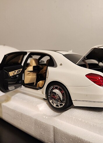  Beden Renk 1/18 Mercedes Maybach S600 Autoart Diecast Model Araba