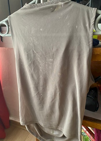 Drapeli Yüksek Yakalı Kolsuz Bluz - Görsel 2