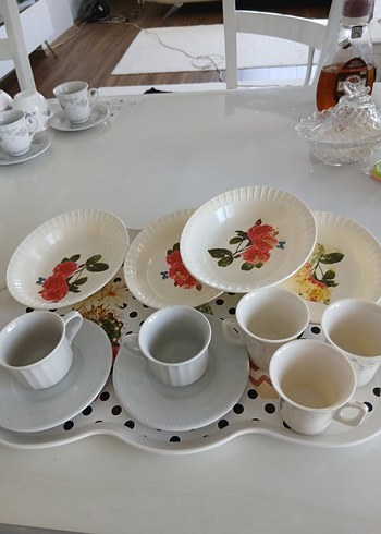 Beyaz Vintage Çiçek Desenli Fincan Takımı