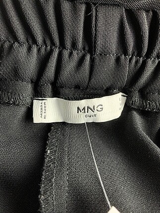 m Beden Mango Kumaş Pantolon %70 İndirimli.