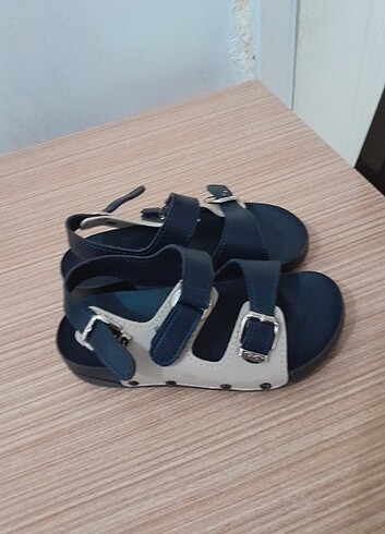 LC Waikiki Çocuk sandalet sıfır 28 numara