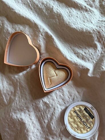 Beden Revolution champagne golden highlighter