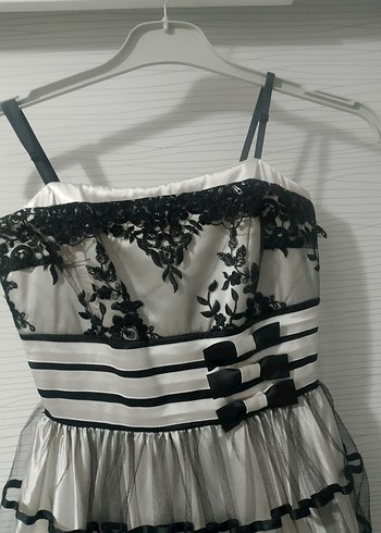 Nakışlı Beyaz Mini Straplez Elbise - Görsel 2