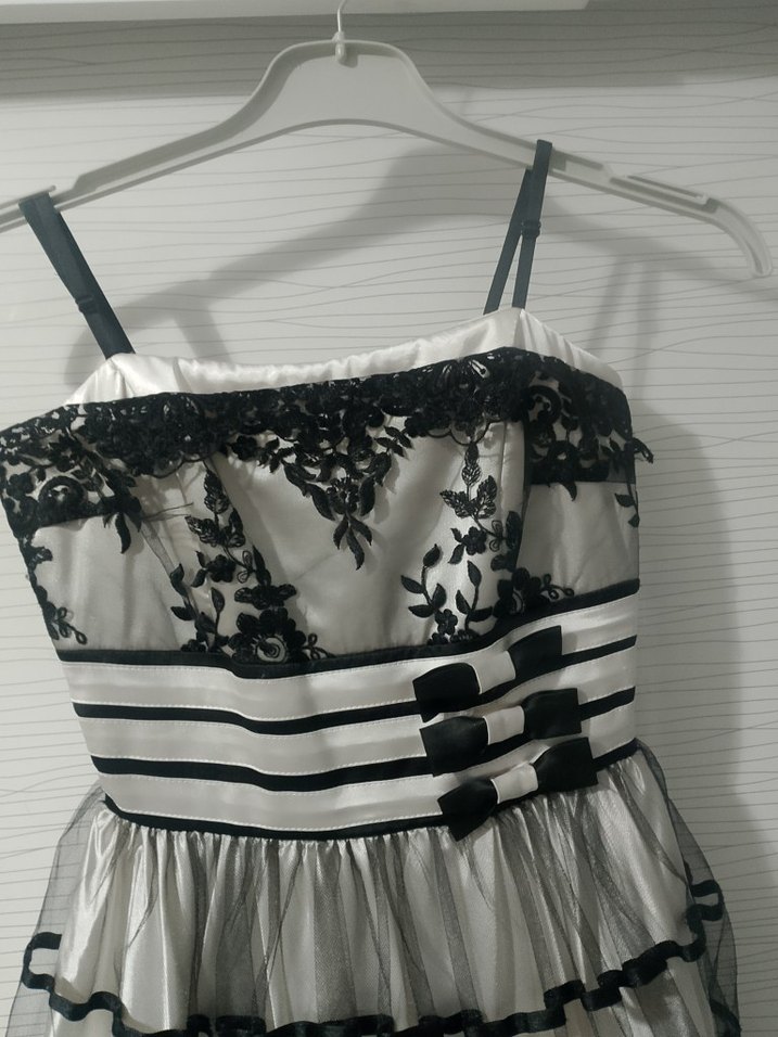 Nakışlı Beyaz Mini Straplez Elbise - Görsel 2